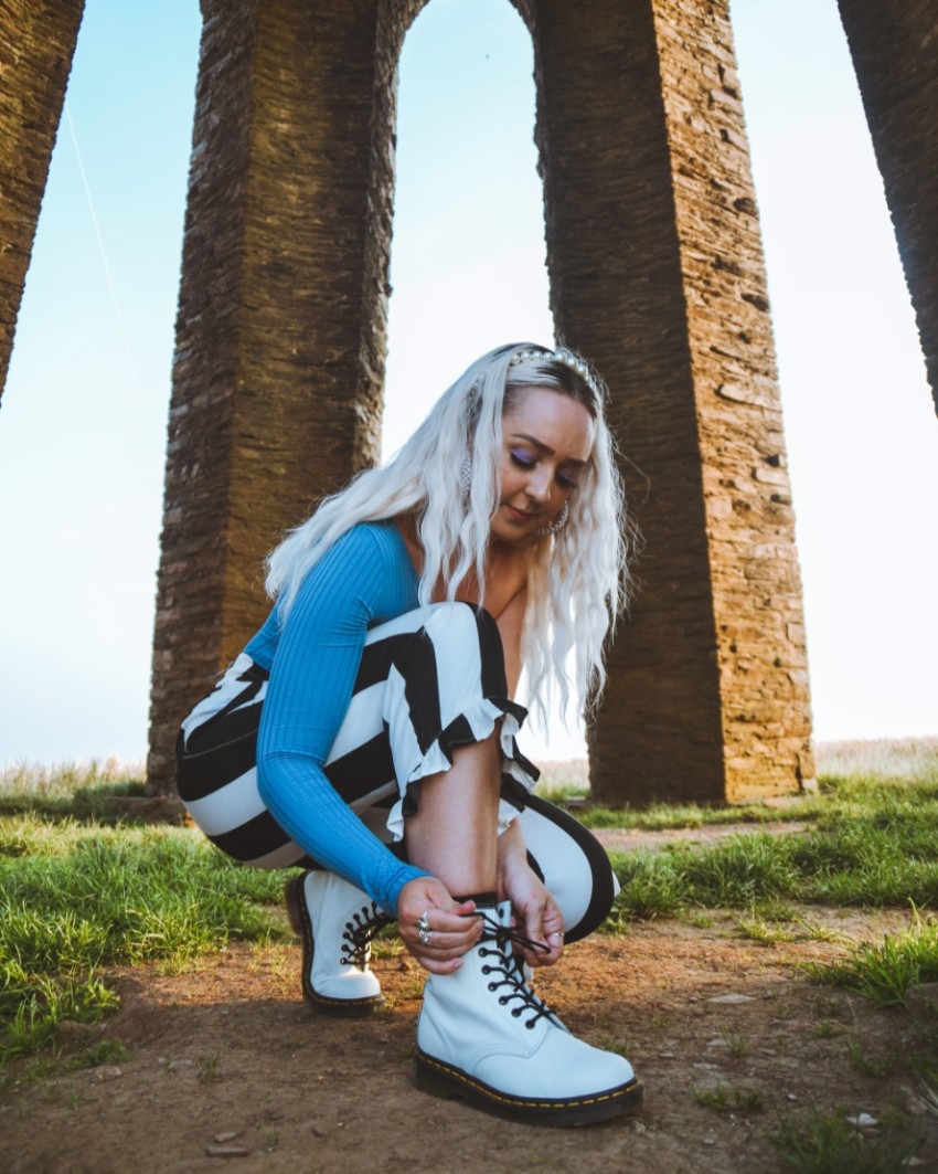 Dr martens clearance white smooth 1460