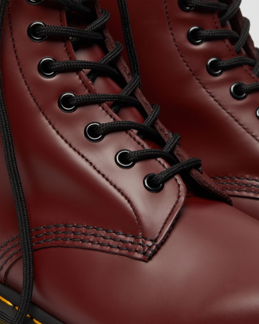 Red 146 outlet dr martens
